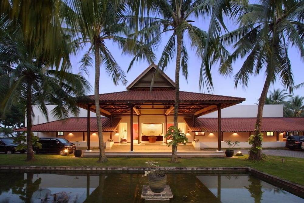 Grand Elty Krakatoa Hotel Kalianda Екстериор снимка
