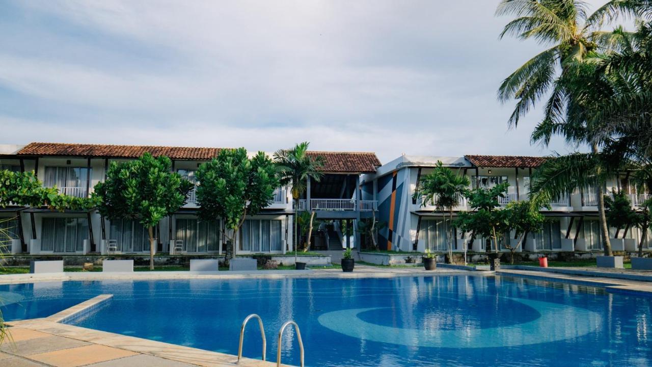 Grand Elty Krakatoa Hotel Kalianda Екстериор снимка